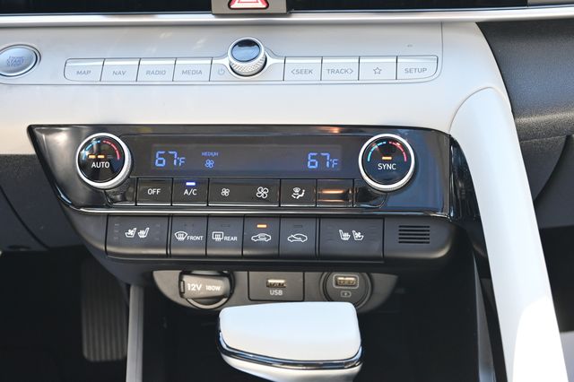 2023 Hyundai Elantra Limited - Photo 20