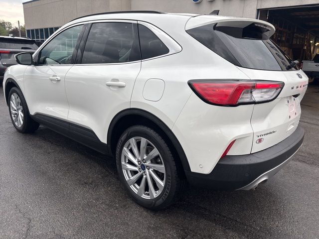 2022 Ford Escape Titanium photo 2