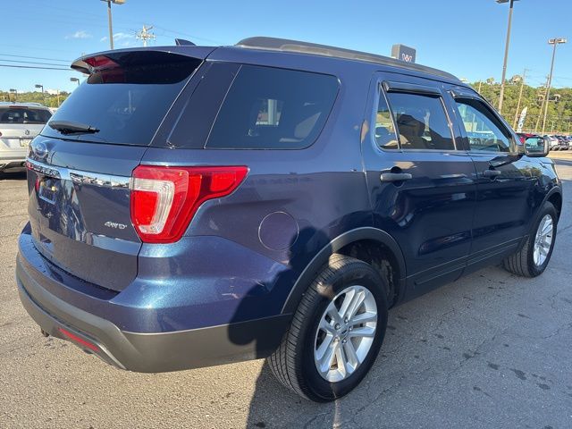 2016 Ford Explorer Base photo 4