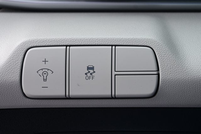2025 Hyundai Elantra Limited - Photo 25