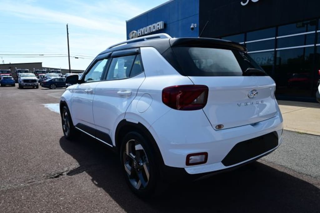 Used 2024 Hyundai Venue Limited SUV