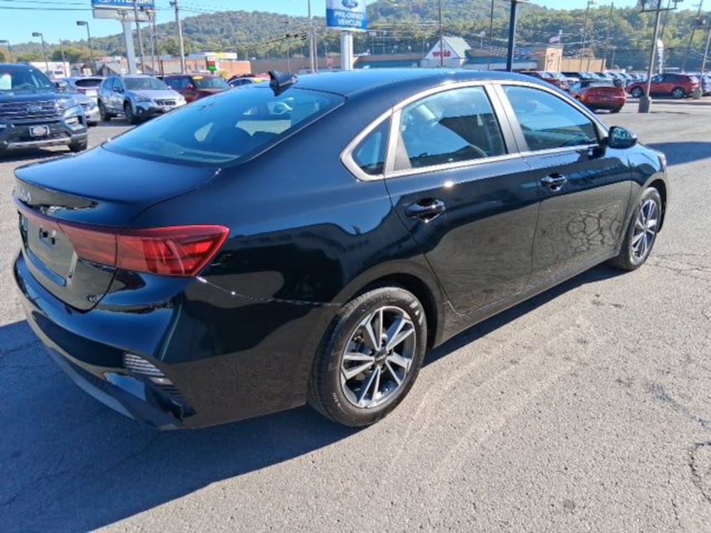 Used 2023 Kia Forte LXS Sedan