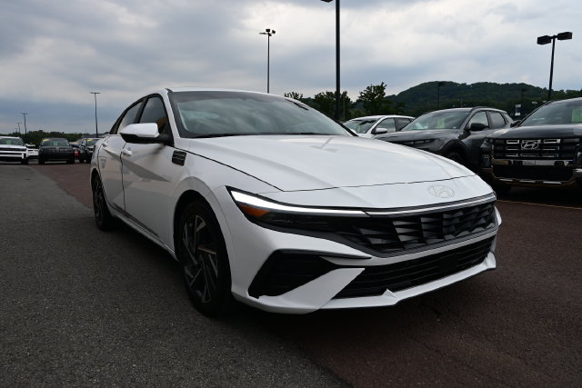 2025 Hyundai Elantra Limited - Photo 7
