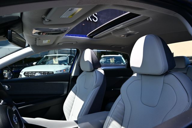 2023 Hyundai Elantra Limited - Photo 26