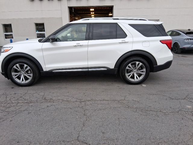2020 Ford Explorer Platinum's photo