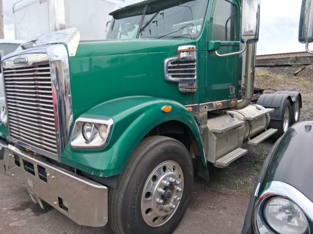 Used 2012 Freightliner Coronado 122