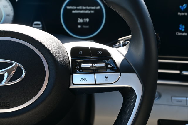 2023 Hyundai Elantra Limited - Photo 18