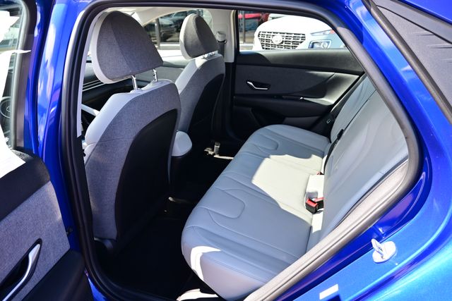 2023 Hyundai Elantra Limited - Photo 11
