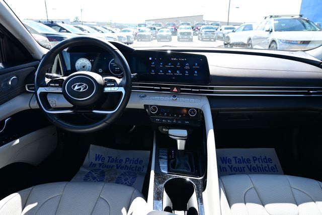 2023 Hyundai Elantra Limited - Photo 15