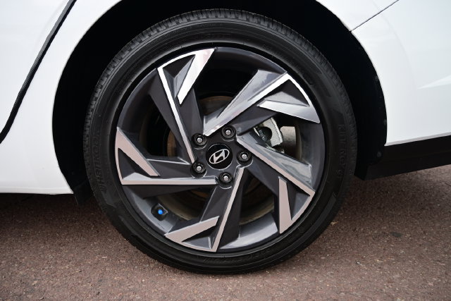 2025 Hyundai Elantra Limited - Photo 28