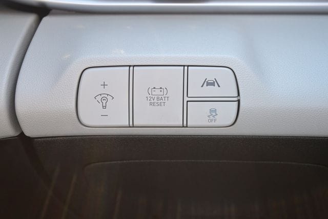 2023 Hyundai Elantra Limited - Photo 24