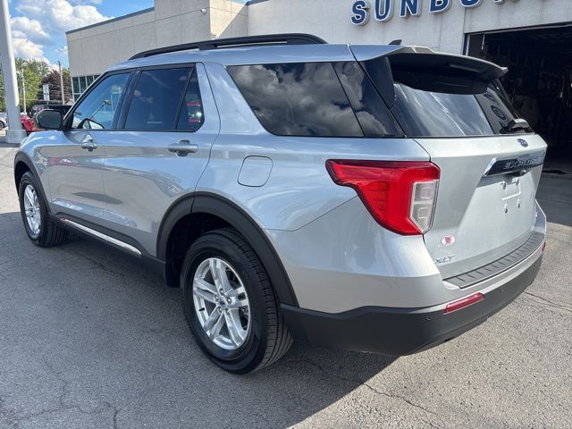 2023 Ford Explorer XLT photo 2