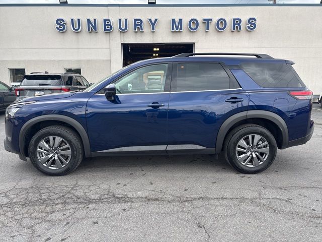 2025 Nissan Pathfinder SV's photo
