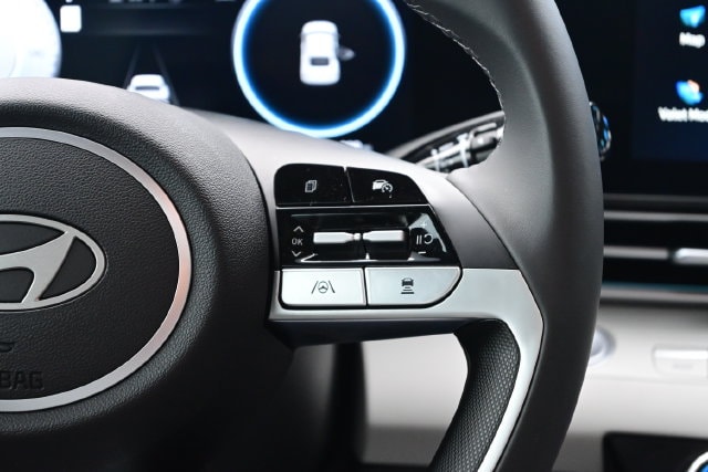 2025 Hyundai Elantra Limited - Photo 19