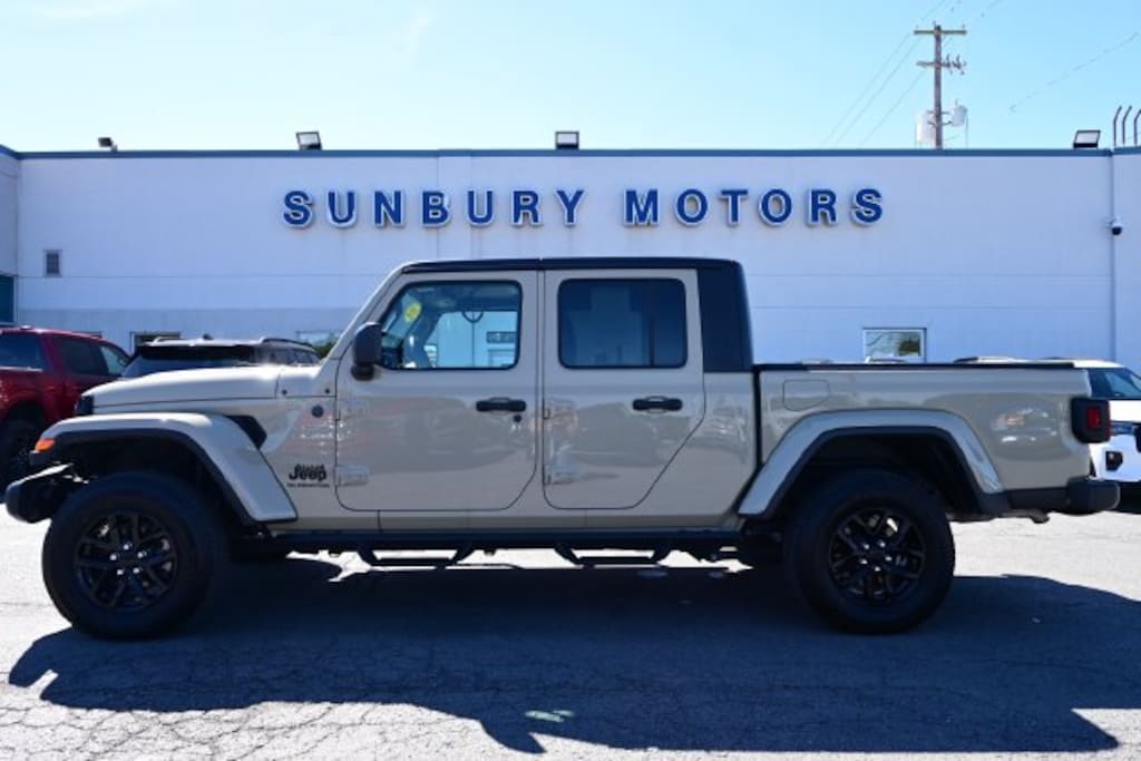 Used 2022 Jeep Gladiator Sport Truck Crew Cab