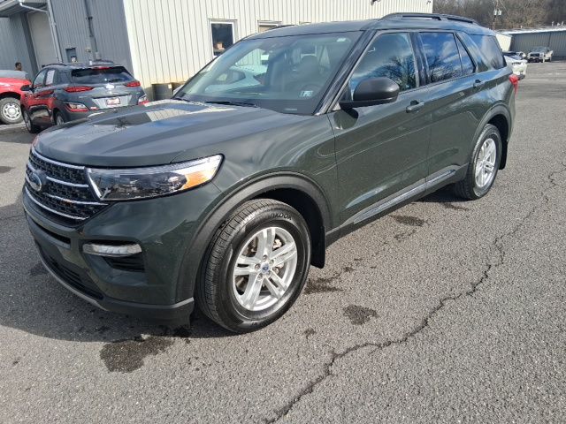 2023 Ford Explorer XLT's photo