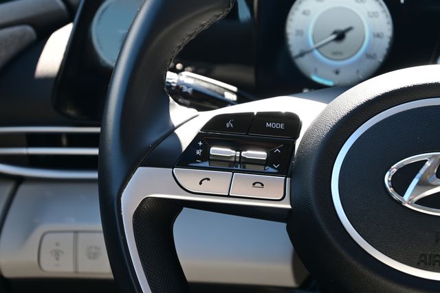 2023 Hyundai Elantra Limited - Photo 17