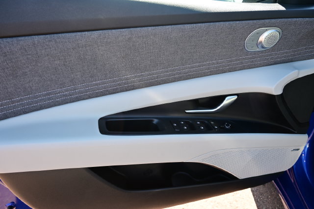 2023 Hyundai Elantra Limited - Photo 9
