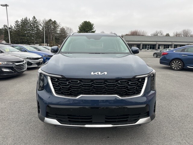 2025 Kia Sorento S photo 2