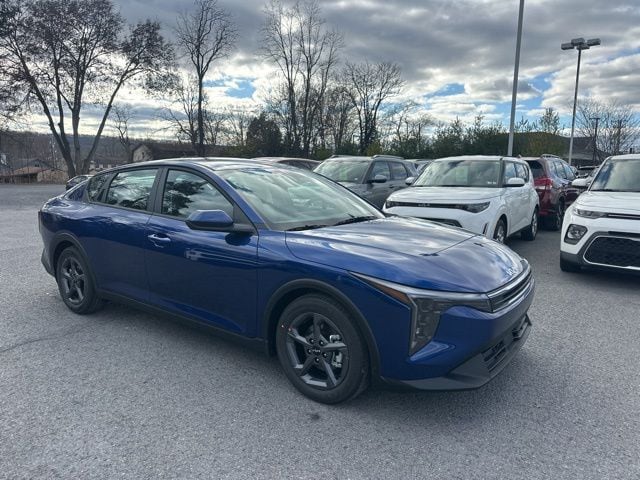 2025 Kia K4 LXS AT's photo