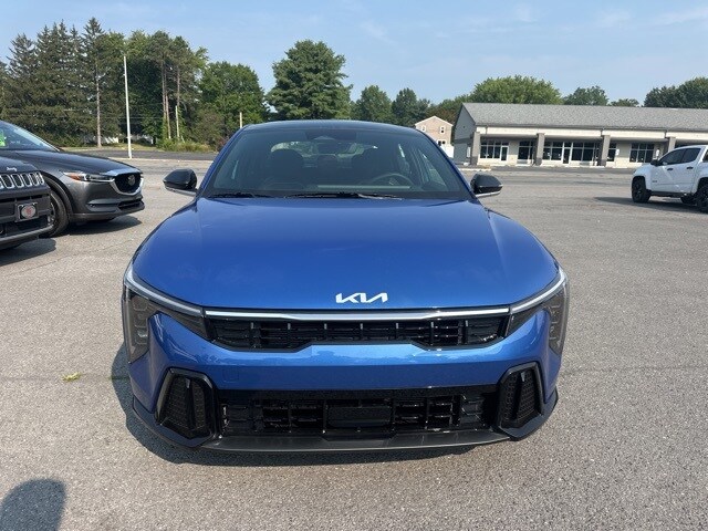 2025 Kia K4 GT-Line photo 2