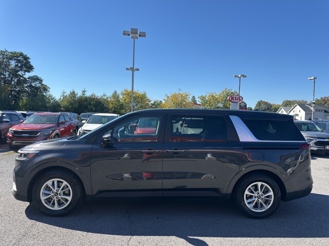 2024 Kia Carnival LX photo 4