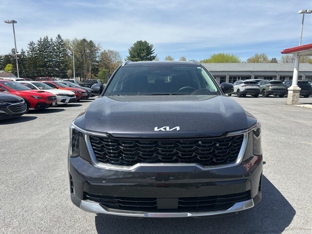 2025 Kia Sorento S photo 2