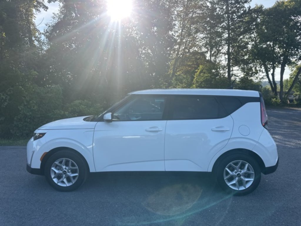 Used 2025 Kia Soul LX Hatchback