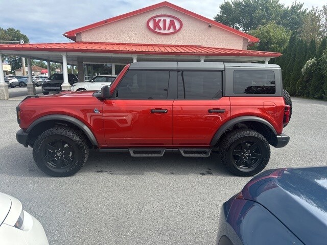 2024 Ford Bronco Black Diamond photo 4