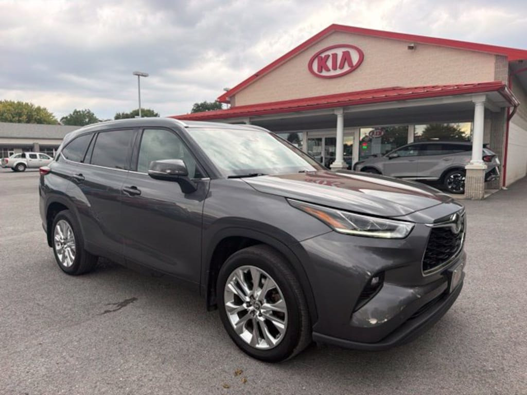 Used 2023 Toyota Highlander Limited SUV