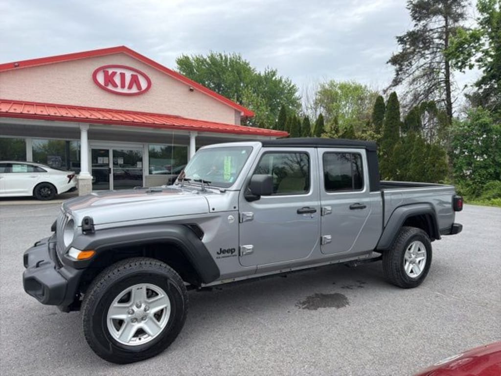 Used 2020 Jeep Gladiator Sport Truck