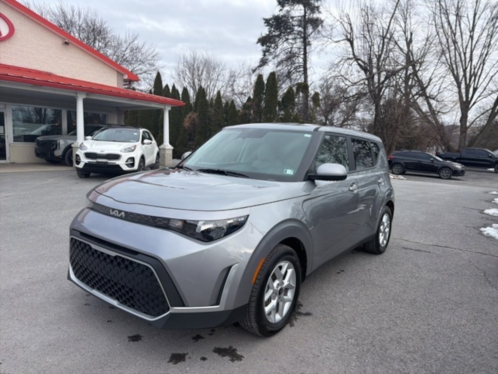 Used 2025 Kia Soul LX Hatchback