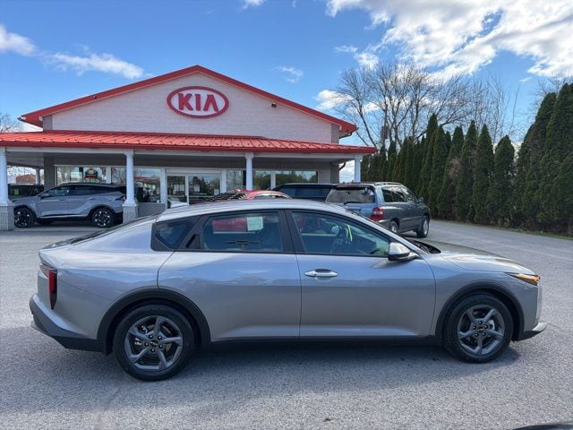 2025 Kia K4 LXS - Photo 8