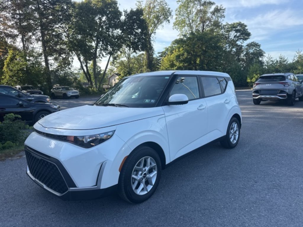 Used 2025 Kia Soul LX Hatchback