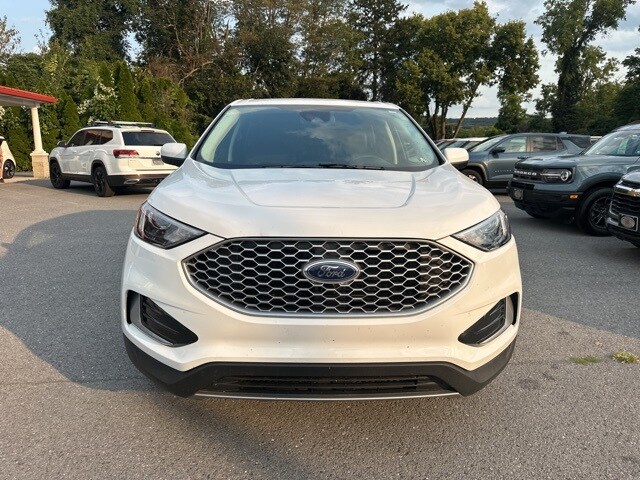2024 Ford Edge SEL photo 2