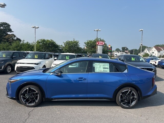 2025 Kia K4 GT-Line photo 4