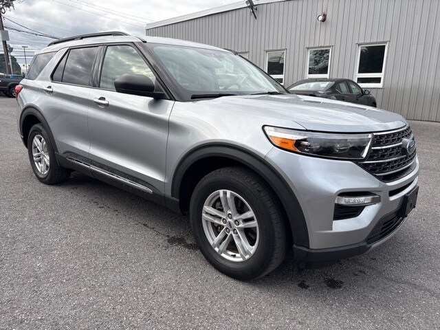 2022 Ford Explorer XLT Sport photo 2