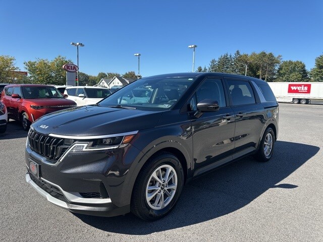 2024 Kia Carnival LX photo 3