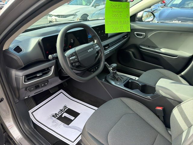 2025 Kia K4 LXS - Photo 11