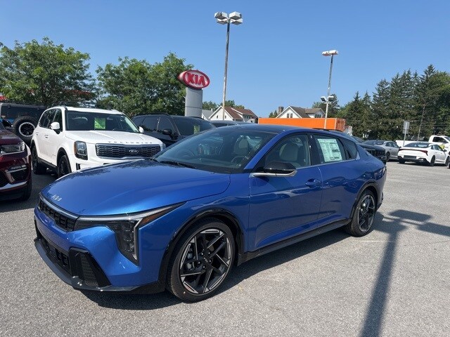 2025 Kia K4 GT-Line photo 3