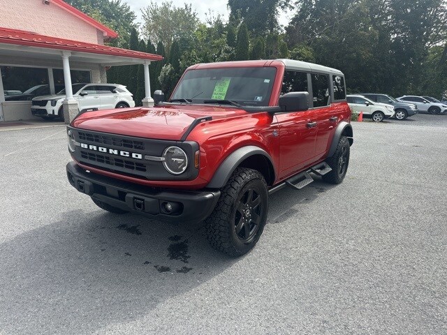 2024 Ford Bronco Black Diamond photo 3
