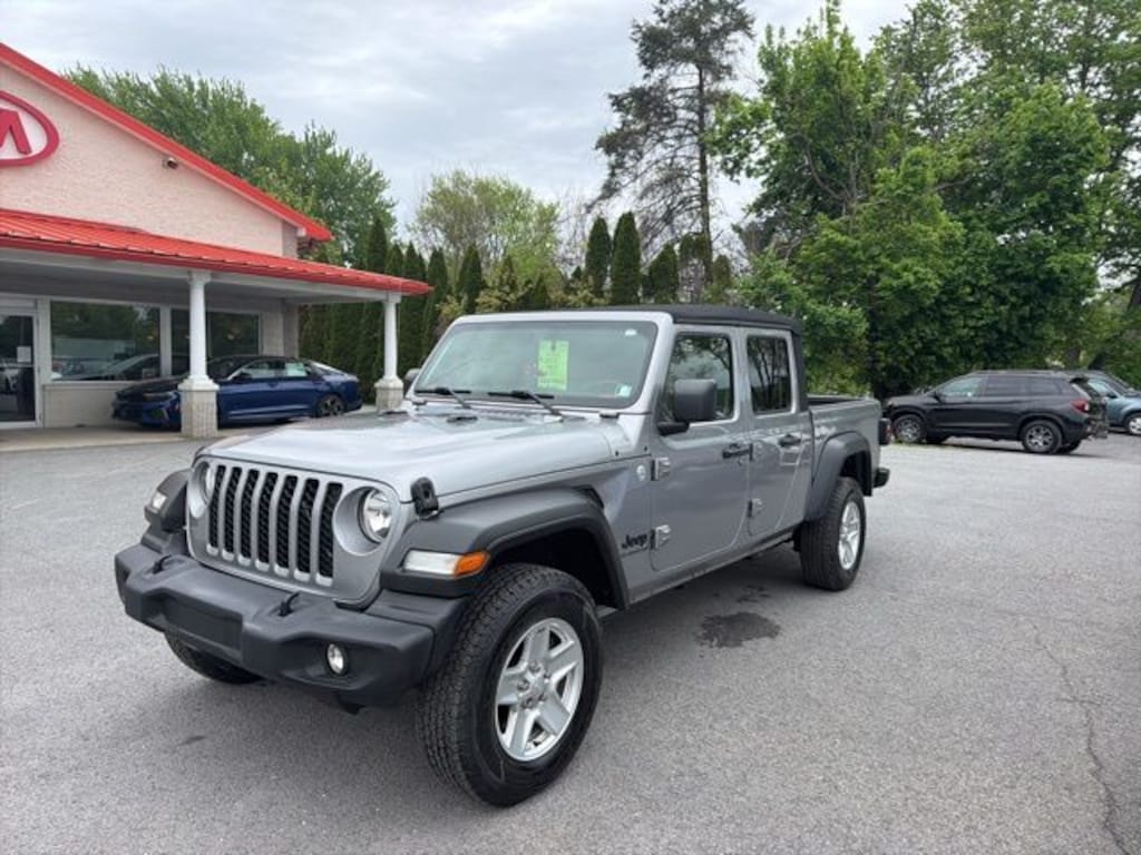 Used 2020 Jeep Gladiator Sport Truck