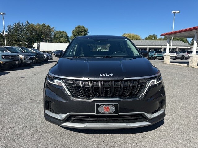 2024 Kia Carnival LX photo 2