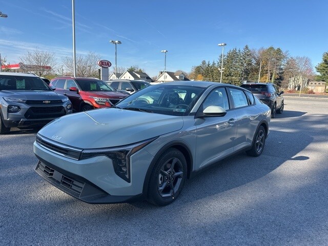2025 Kia K4 LXS photo 3