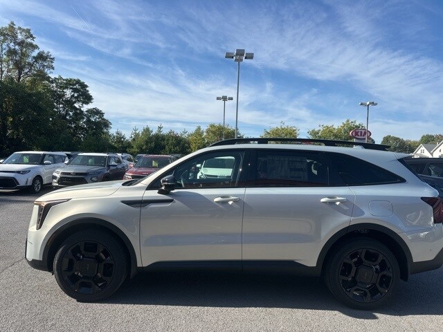 2026 Kia Sorento X-Line SX Prestige photo 3