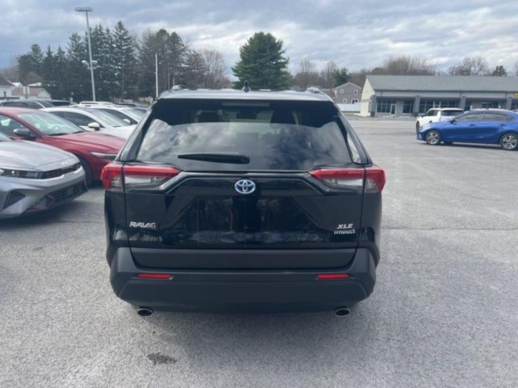 Used 2022 Toyota RAV4 Hybrid XLE SUV