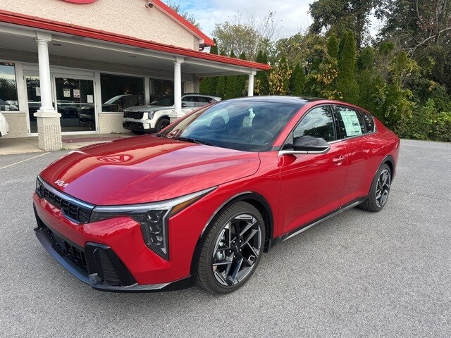 2025 Kia K4 GT-Line photo 3