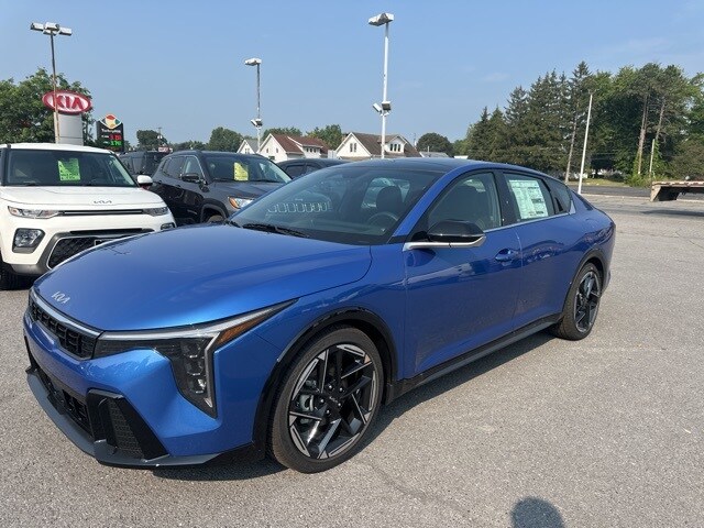 2025 Kia K4 GT-Line photo 3