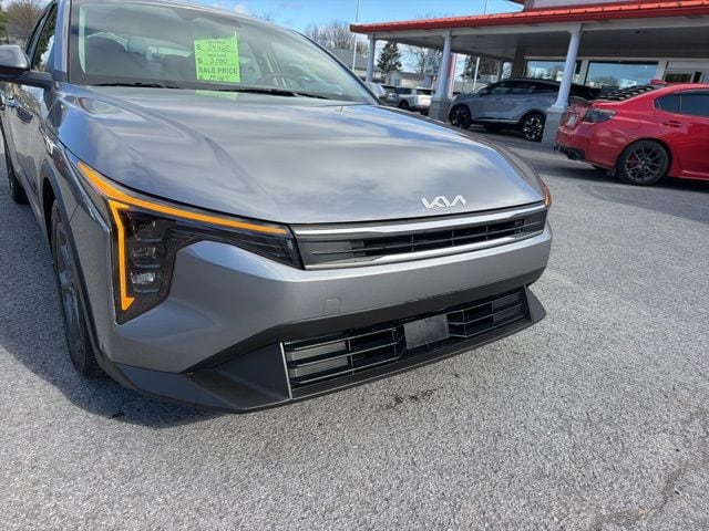 2025 Kia K4 LXS - Photo 10