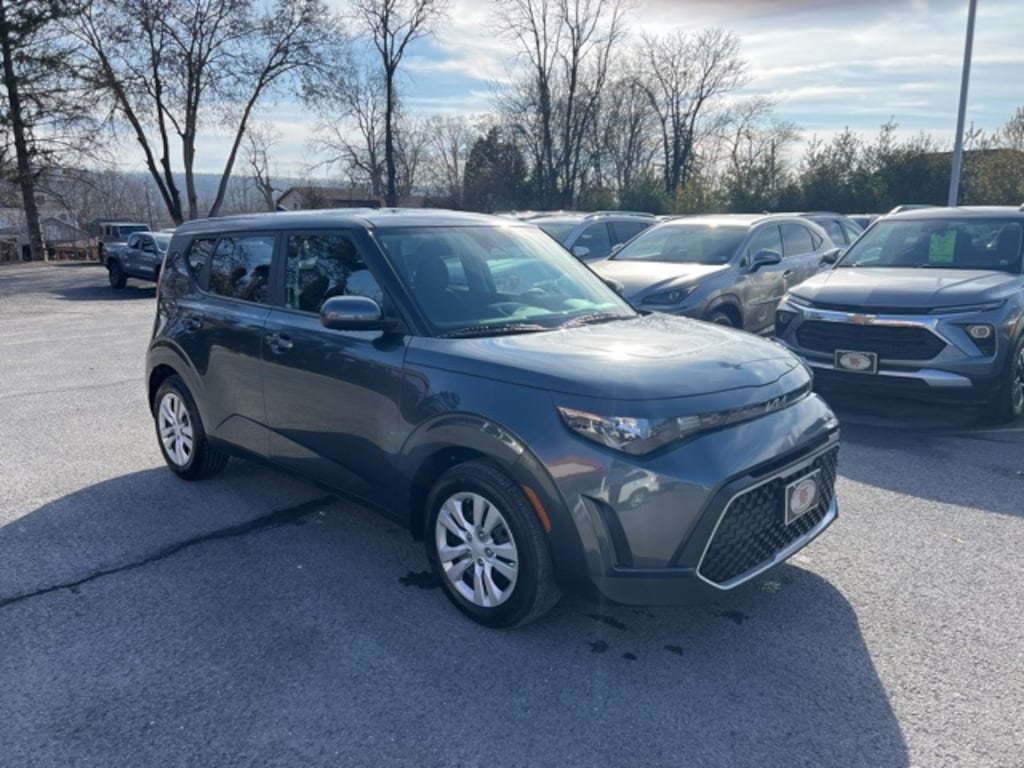 Used 2023 Kia Soul LX Hatchback